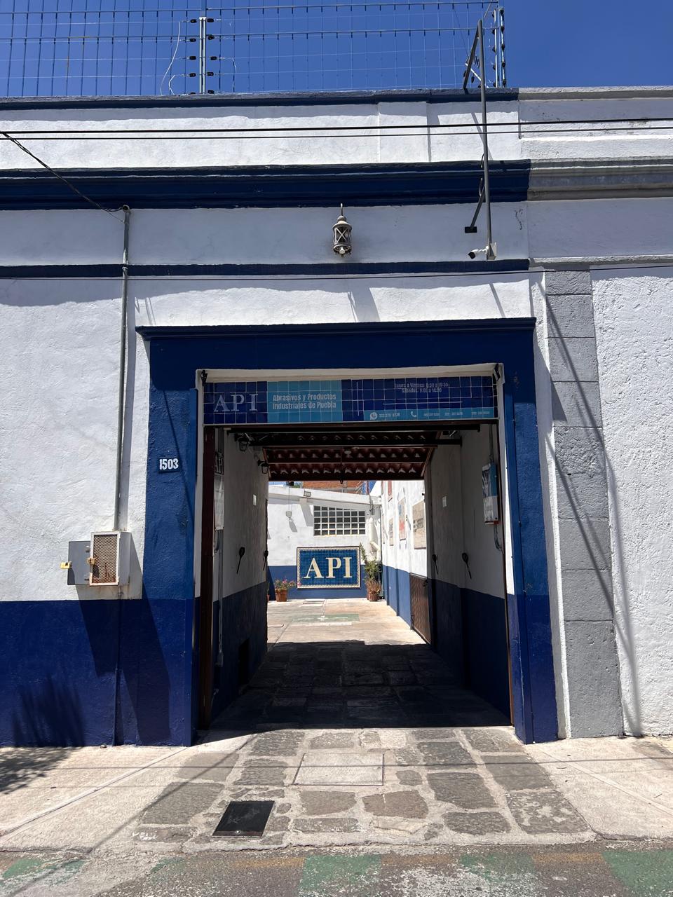 Entrada principal a la tienda